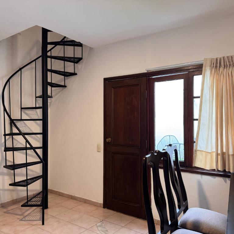 Dúplex con encanto en zona top, cerca de Plaza Blacutt - Apartamento de 1 dormitorio - 10