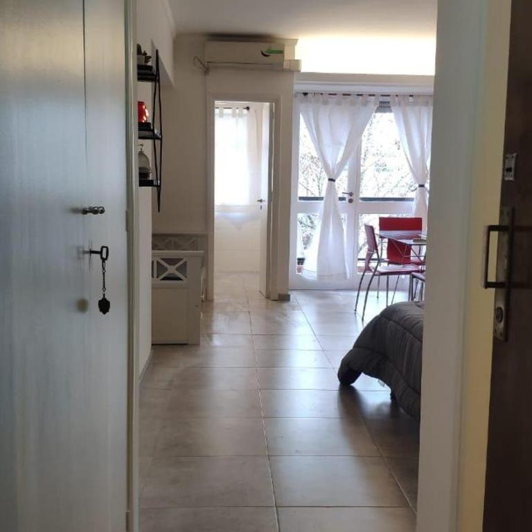 Depto 1 amb zona Centro Muy buen estado - One-Bedroom Apartment - 2