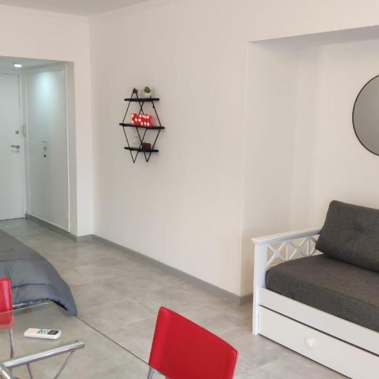 Depto 1 amb zona Centro Muy buen estado - One-Bedroom Apartment - 3