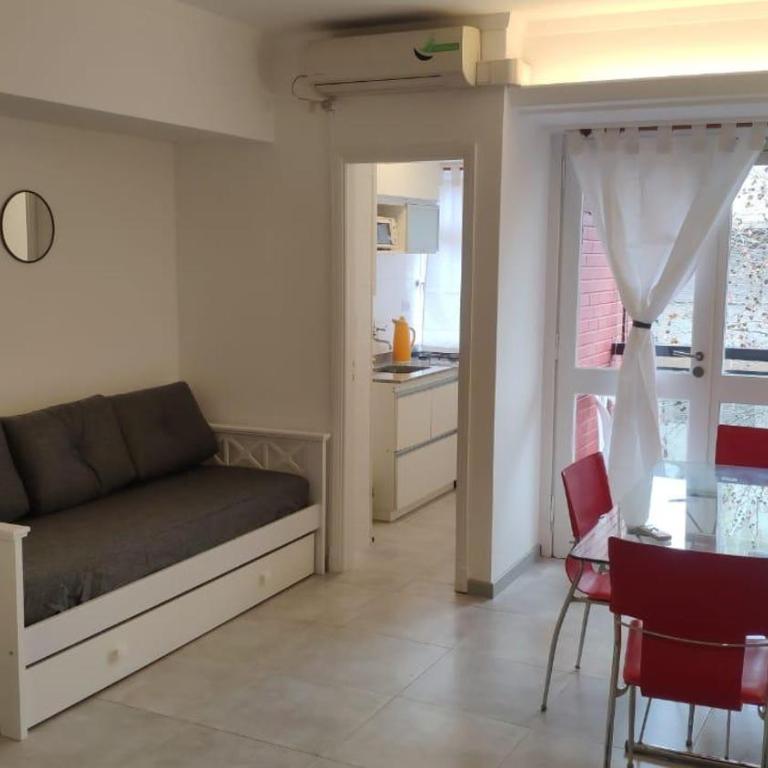 Depto 1 amb zona Centro Muy buen estado - One-Bedroom Apartment - 6