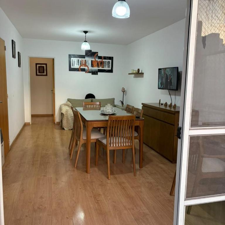 Departamento 2 dormitorios luminoso y amplio cerca del río y Monumento - Two-Bedroom Apartment - 1
