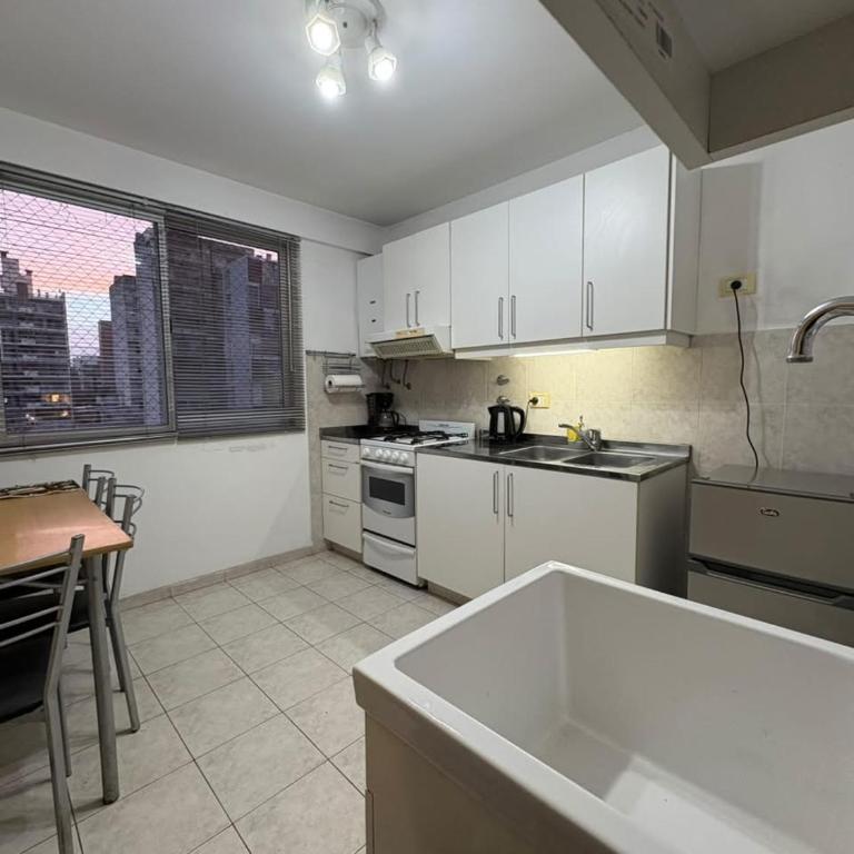 Departamento 2 dormitorios luminoso y amplio cerca del río y Monumento - Two-Bedroom Apartment - 17