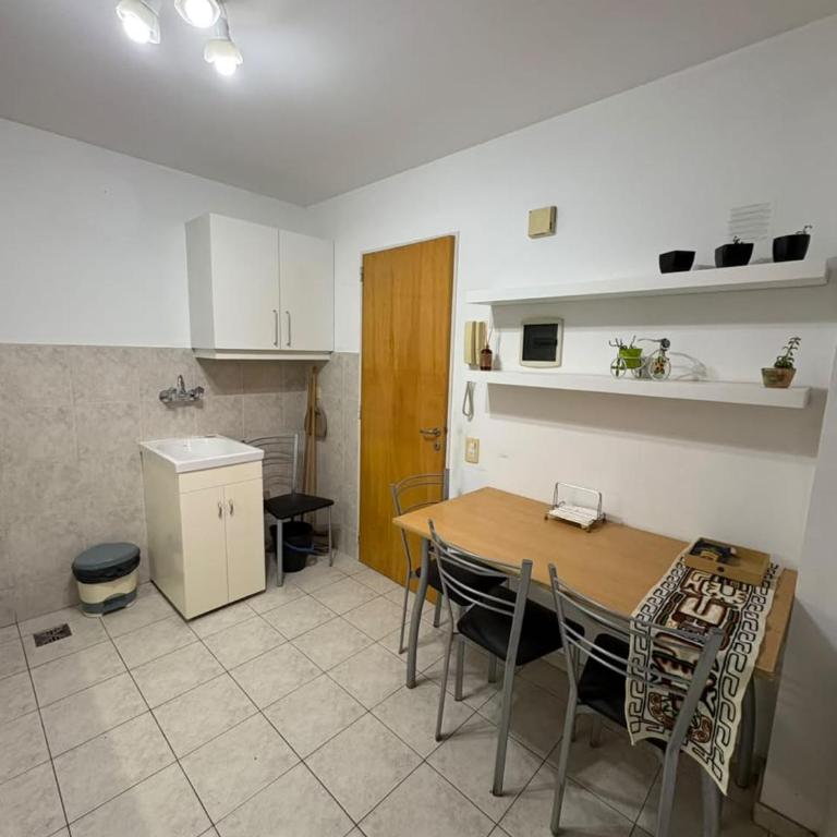 Departamento 2 dormitorios luminoso y amplio cerca del río y Monumento - Two-Bedroom Apartment - 19
