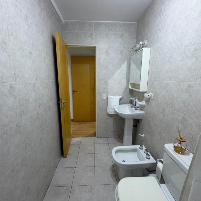 Departamento 2 dormitorios luminoso y amplio cerca del río y Monumento - Two-Bedroom Apartment - 20