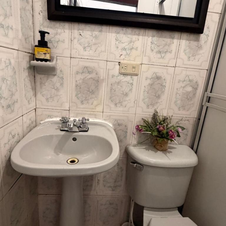 Hostal Hanoi en Bogotá - Double Room with Private Bathroom - 4