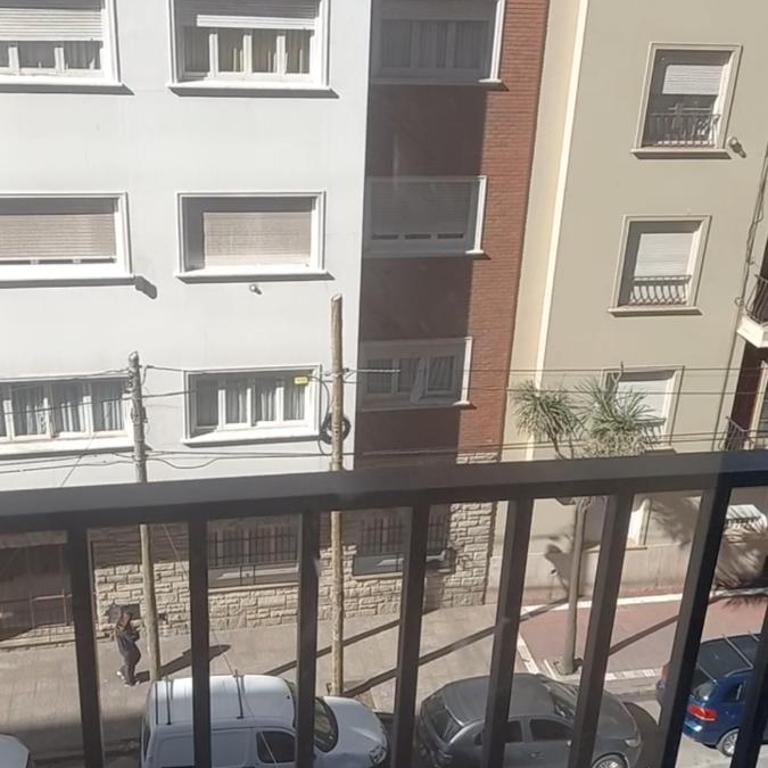 Departamento Plaza Colón con balcón a la calle - One-Bedroom Apartment - 3