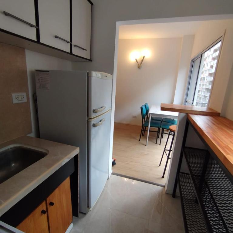 Departamento Plaza Colón con balcón a la calle - One-Bedroom Apartment - 10