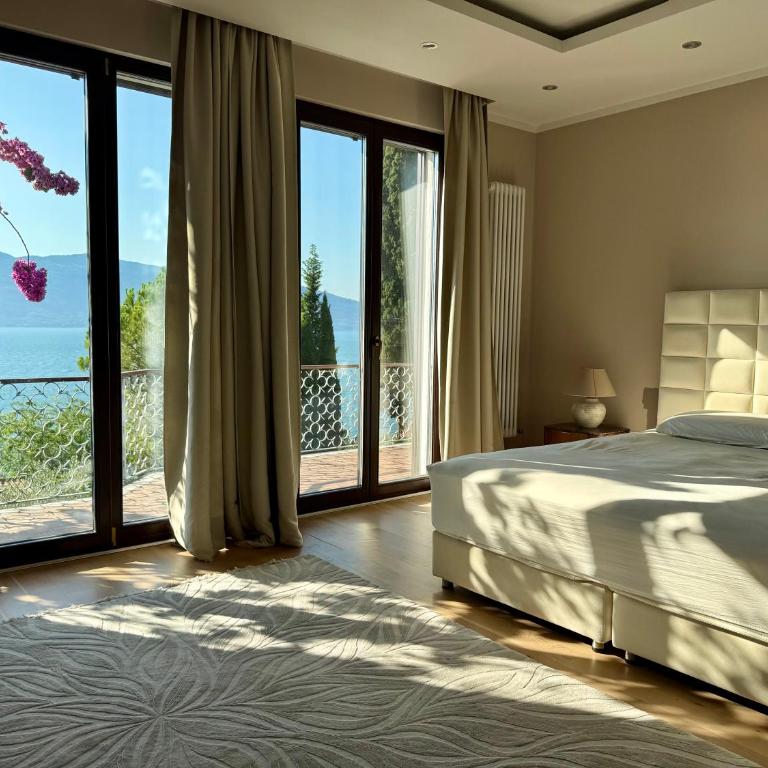 Exclusive private villa with panoramic lake view and pool use - Villa - 2