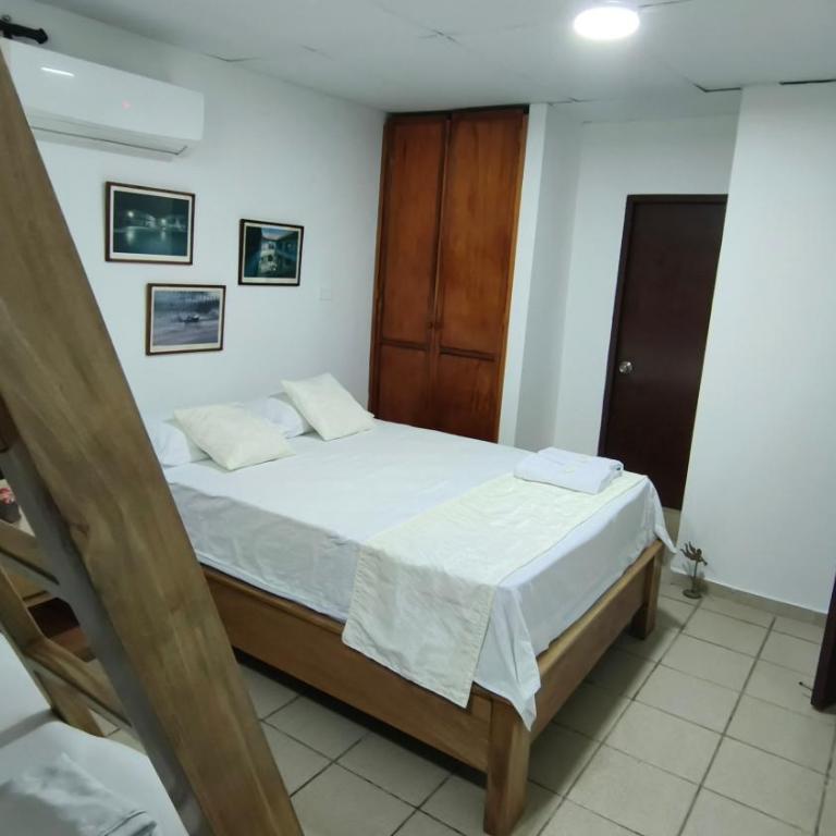 Casa Aranza - Double or Twin Room with Private Bathroom - 7
