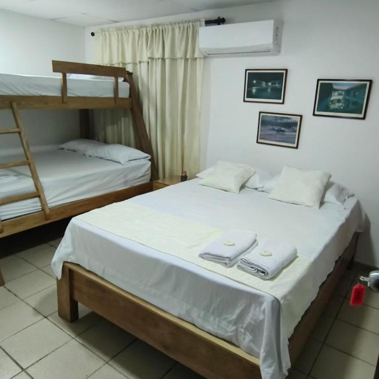 Casa Aranza - Double or Twin Room with Private Bathroom - 3