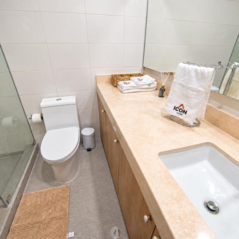 Spacious 3BR in Miraflores - Balcony - Three-Bedroom Apartment - 14