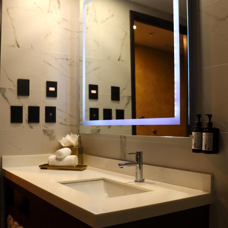Hotel Indigo Guanajuato by IHG - Standard King Room - 9
