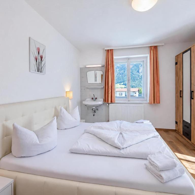 Chalet in Fügen near Spieljochbahn - Ferienhaus mit 6 Schlafzimmern - 40