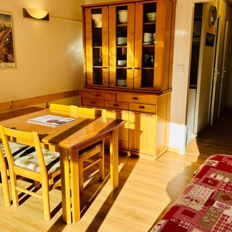 Bright with balcony views of Mont Blanc Parking - Apartment - 2