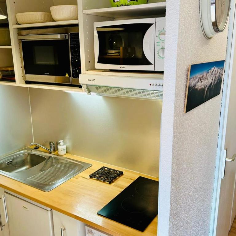 Bright with balcony views of Mont Blanc Parking - Apartment - 8