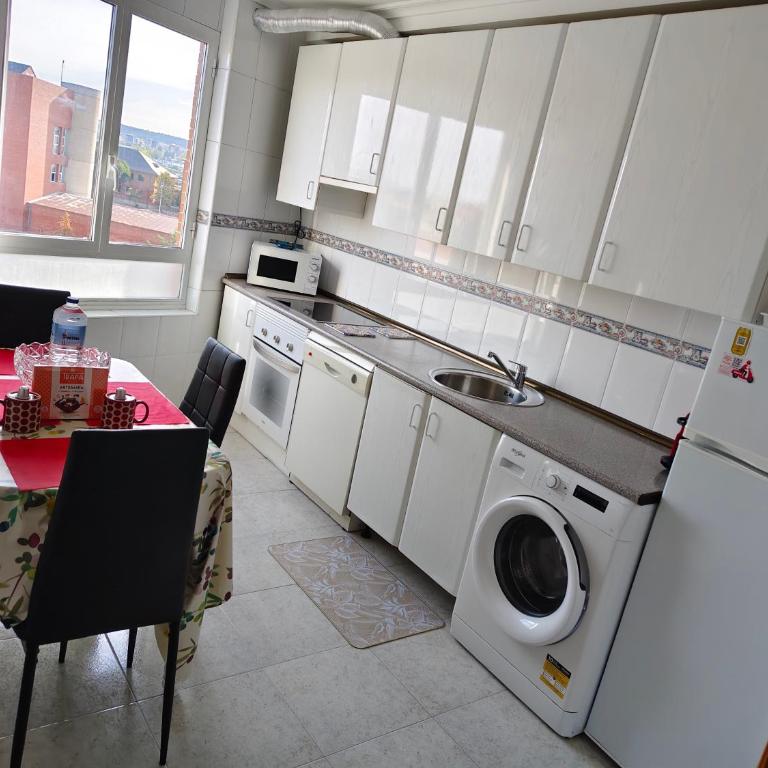 LA CASA DE REYES - WIFI Gratis - Apartamento de 3 dormitorios - 23