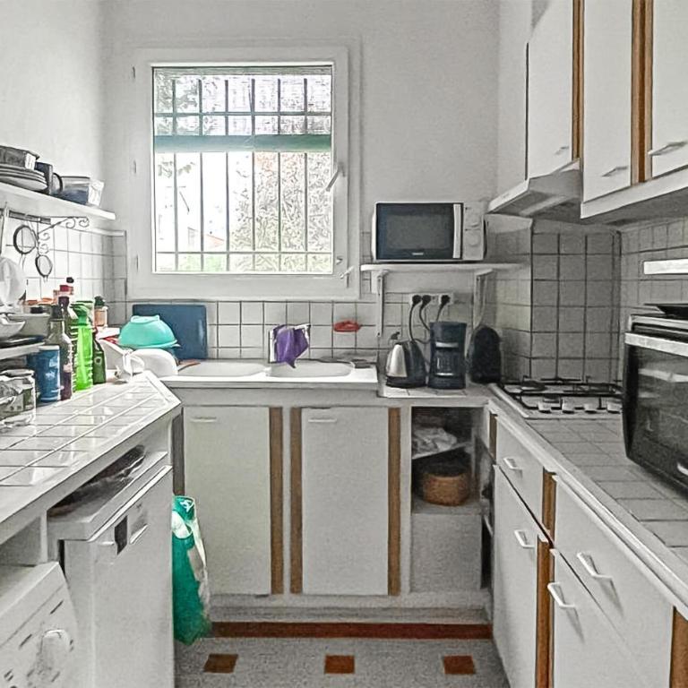 4 Bedroom Cozy Home In Royan - Maison de Vacances 4 Chambres - 5