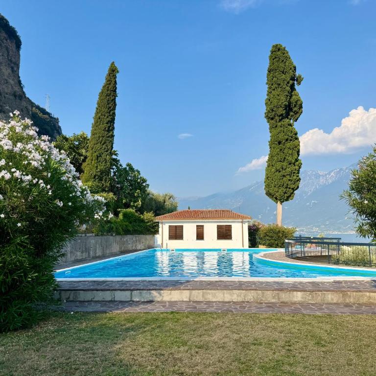 Exclusive private villa with panoramic lake view and pool use - Villa - 28
