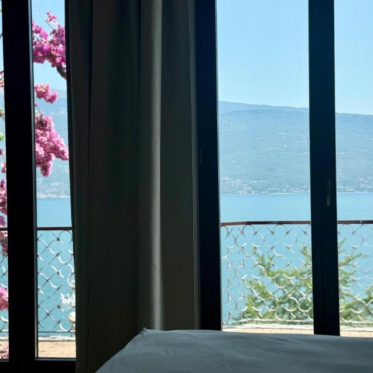 Exclusive private villa with panoramic lake view and pool use - Villa - 39