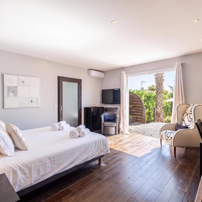 11 GRIMP - Villa with a swimming pool and tennis walk to beach - Villa avec Piscine Privée - 9