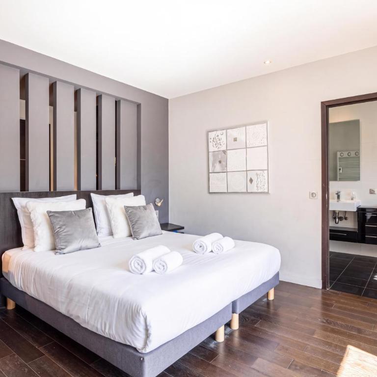 11 GRIMP - Villa with a swimming pool and tennis walk to beach - Villa avec Piscine Privée - 12