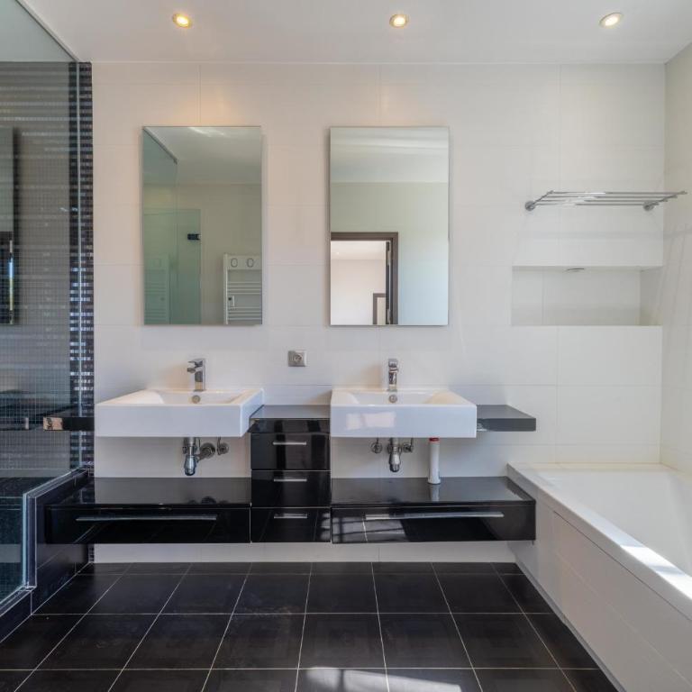 11 GRIMP - Villa with a swimming pool and tennis walk to beach - Villa avec Piscine Privée - 11