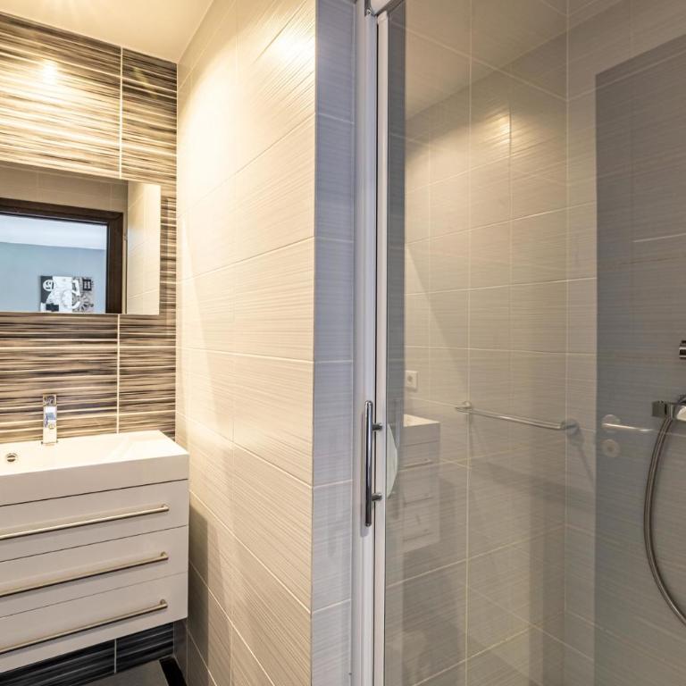 11 GRIMP - Villa with a swimming pool and tennis walk to beach - Villa avec Piscine Privée - 17