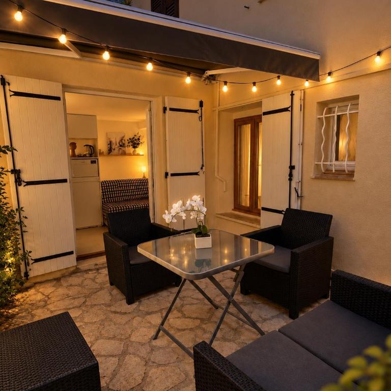 Cocon d Amour Studio avec Jacuzzi Terrasse et Parking Privé - Maison 1 Chambre - 14