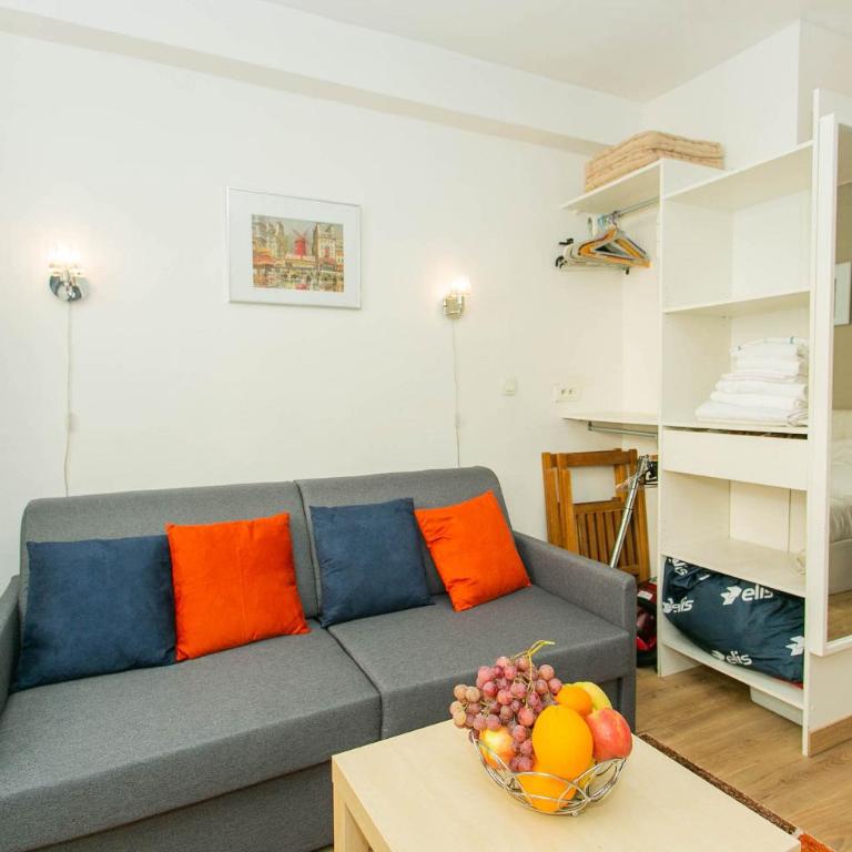 BnBNova - Champs Elysees & Arc de Triomphe - Apartment - 2
