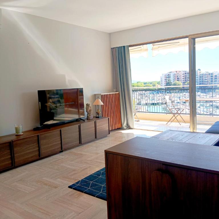 Longstay Cannes marinacom 150 days minimum in winter Apartment 50 m2 for 2 p maximum Marina view, Swimming pool, Wi-Fi, Air co Parking - Apartment mit 1 Schlafzimmer - 12