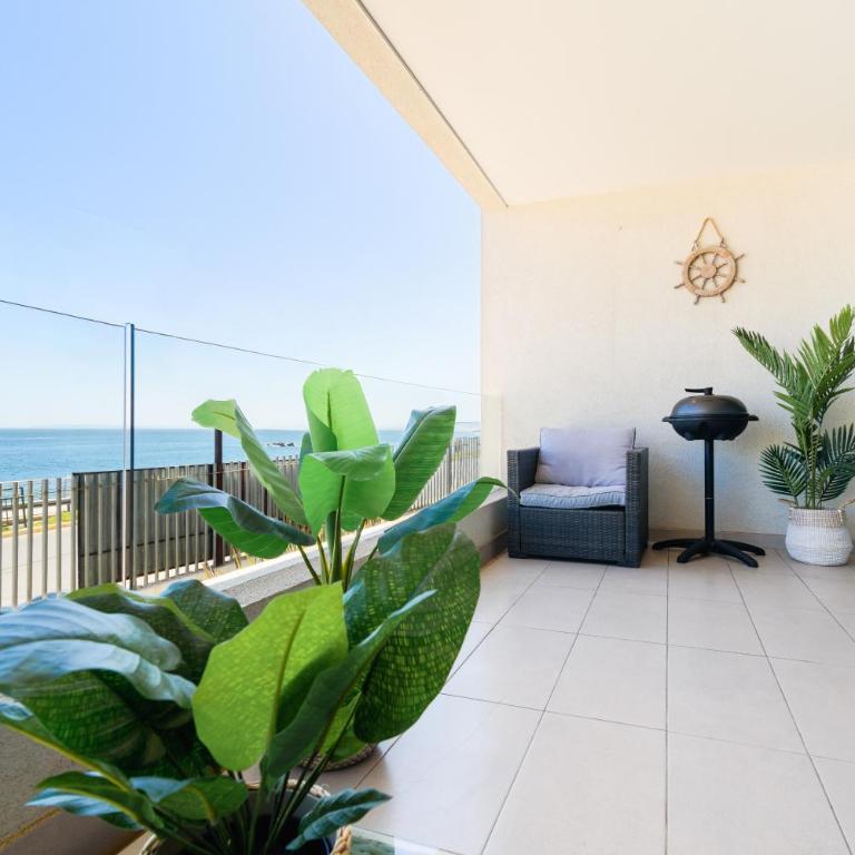 Primera línea con vista al mar y Estacionamiento en Concon - Apartamento de 2 dormitorios con balcón y vistas al mar - 5
