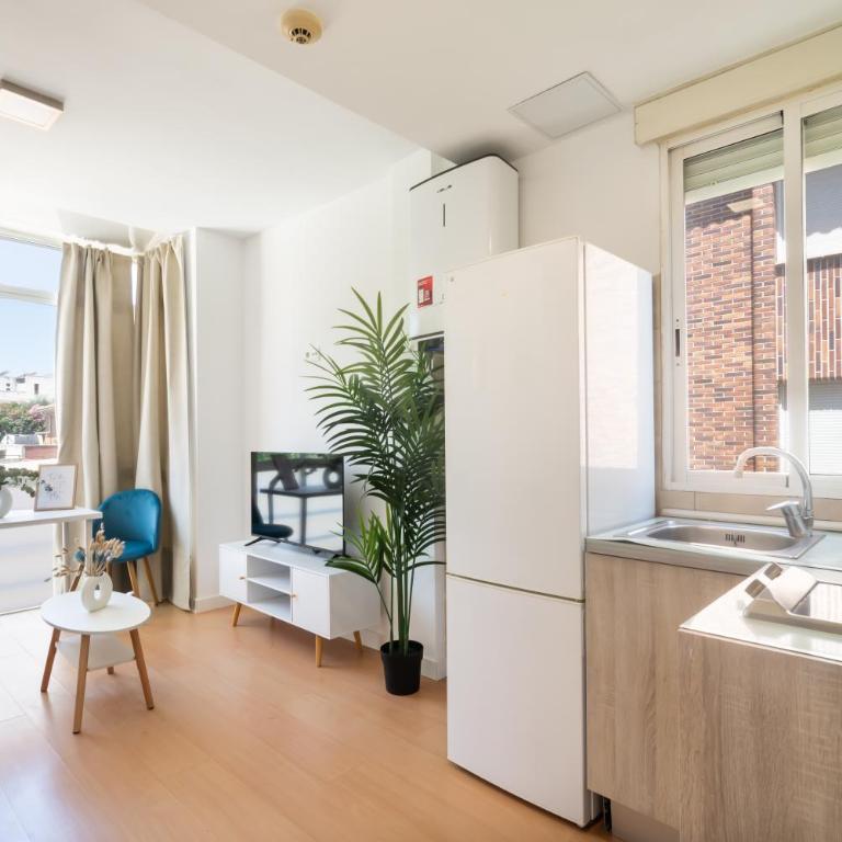Apartment with Private Terrace, Pinar del Rey - Madrid - Apartment - 3