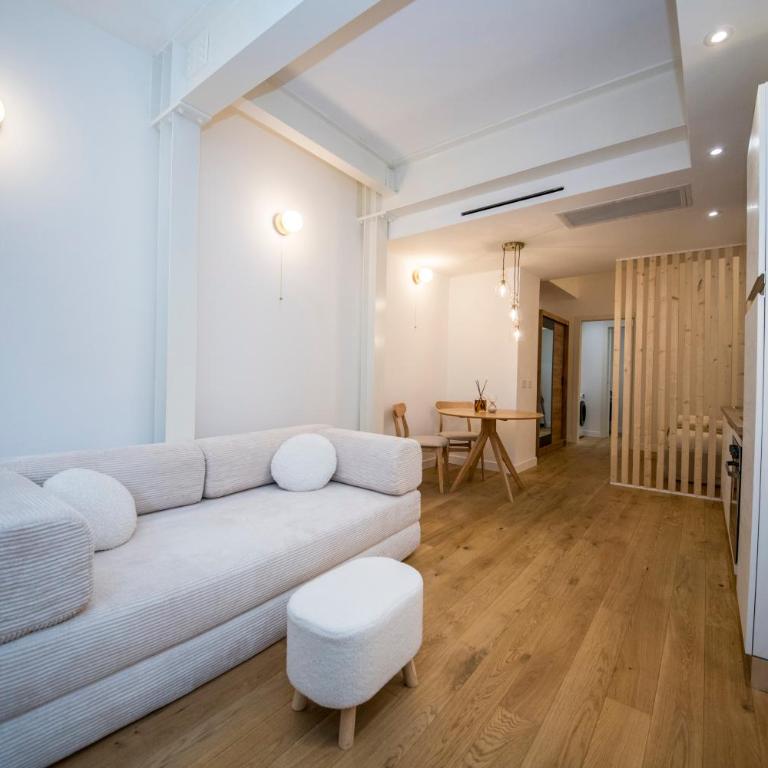 Mahon 1BR Superior Apartment - Quiet, Near Tram, Metro, Duomo, Station - Appartamento Superior con 1 Camera da Letto - 2