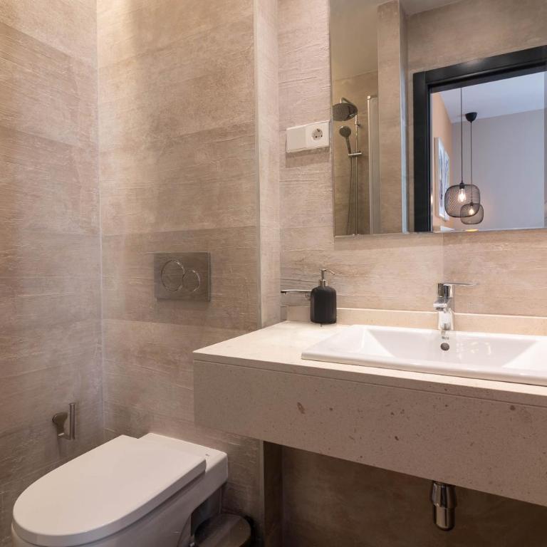 GRUND SUITES GALLERY by FreshApartments - Deluxe Double Studio - 4