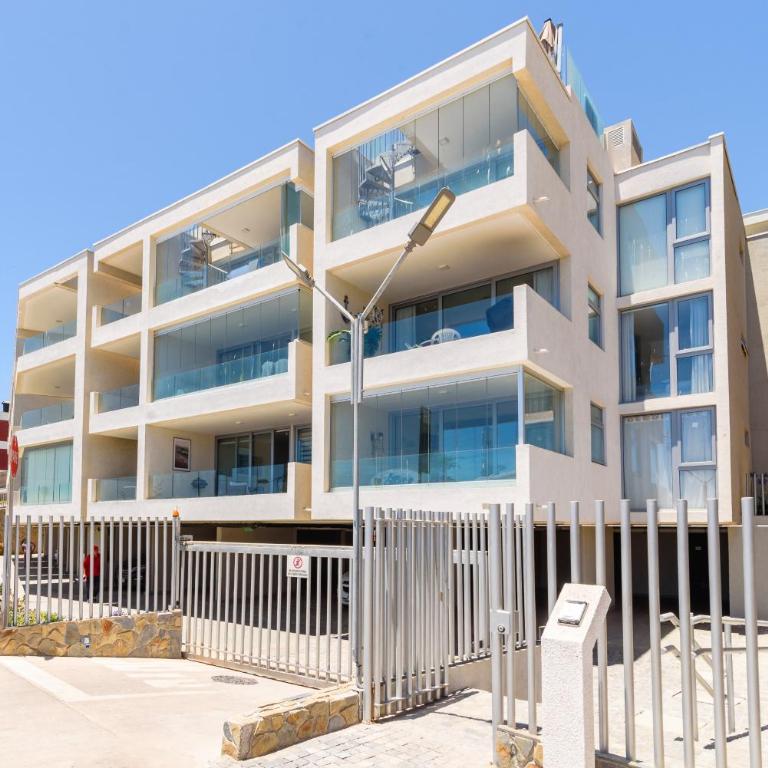 Primera línea con vista al mar y Estacionamiento en Concon - Apartamento de 2 dormitorios con balcón y vistas al mar - 31