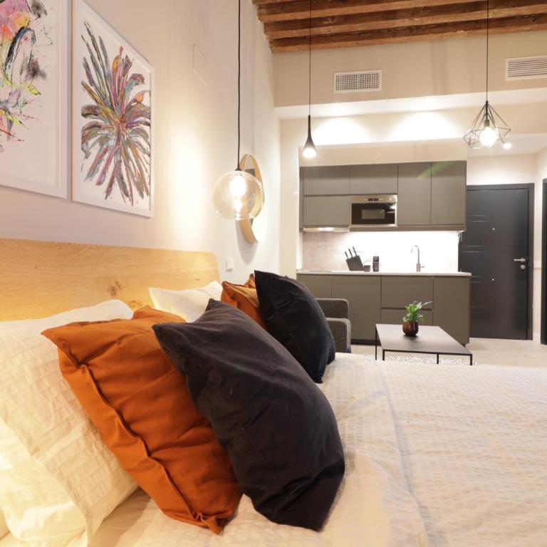 GRUND SUITES GALLERY by FreshApartments - Superior Studio - 3