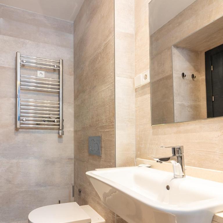 GRUND SUITES GALLERY by FreshApartments - Superior Studio - 6