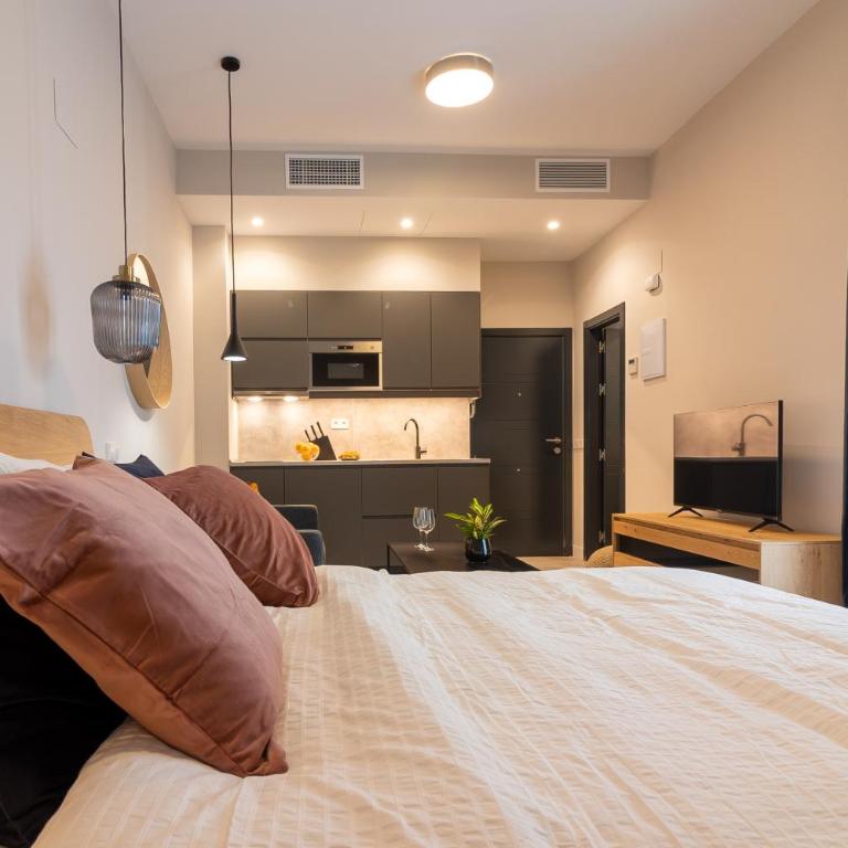 GRUND SUITES GALLERY by FreshApartments - Superior Studio - 8