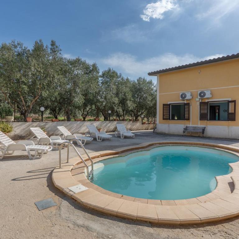 Villa Rosa Con Piscina - Villa con Vista Giardino - 1