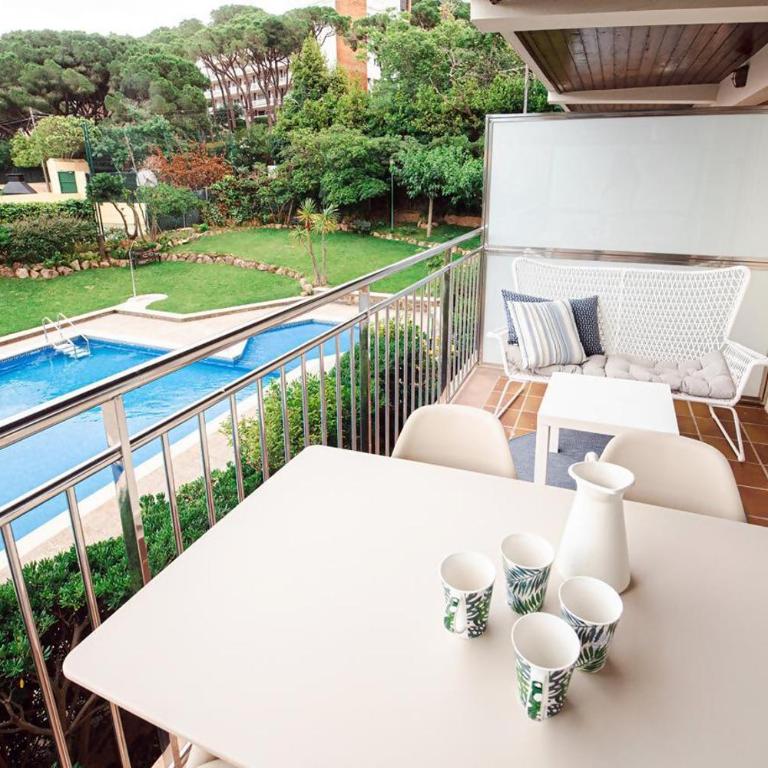 Apartamento reformado a 300m de la playa - Apartamento con vistas a la piscina - 1