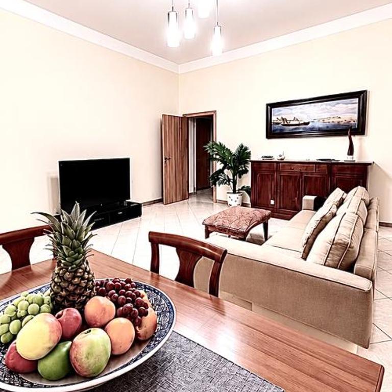 Vacanze Napoli Centrale Spacious 130 sqm 2 Bedrooms 1 Full Bathroom 1 Small Service Bathroom Huge Living Room - Appartamento con 2 Camere da Letto - 1