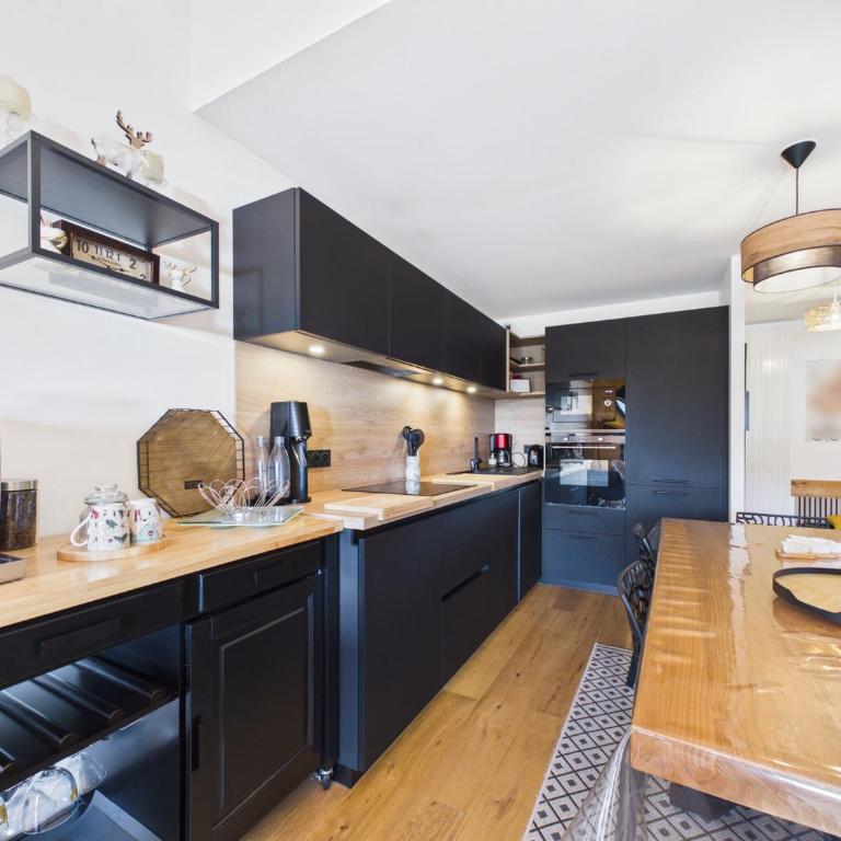 Superbe Appartement 4 Étoiles, 2 Chambres, Proche Pistes, Balcon, Parking, Ski & Vélo - Appartement 2 Chambres - 9