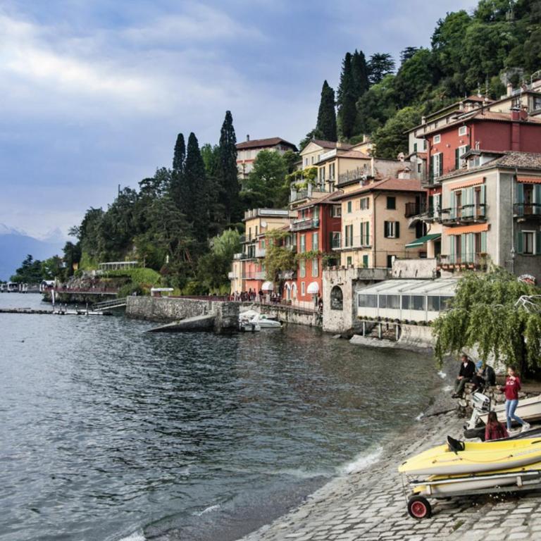 Lake Como 5' - Mountain View - 10' Station - Wifi, AC - Appartamento con 2 Camere da Letto e con Vista - 24