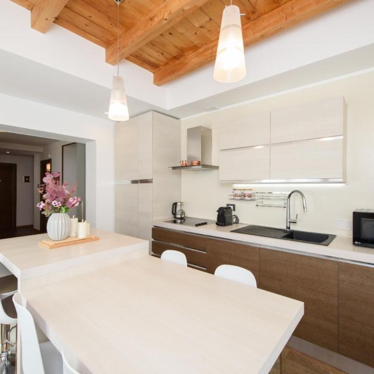 Attico Bella Vista con parcheggio in centro - Appartamento con 2 Camere da Letto - 35