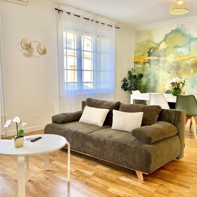 "L'Impressionniste" Spacious 2-Bedroom Apartment Orléans City Center - Apartment - 1
