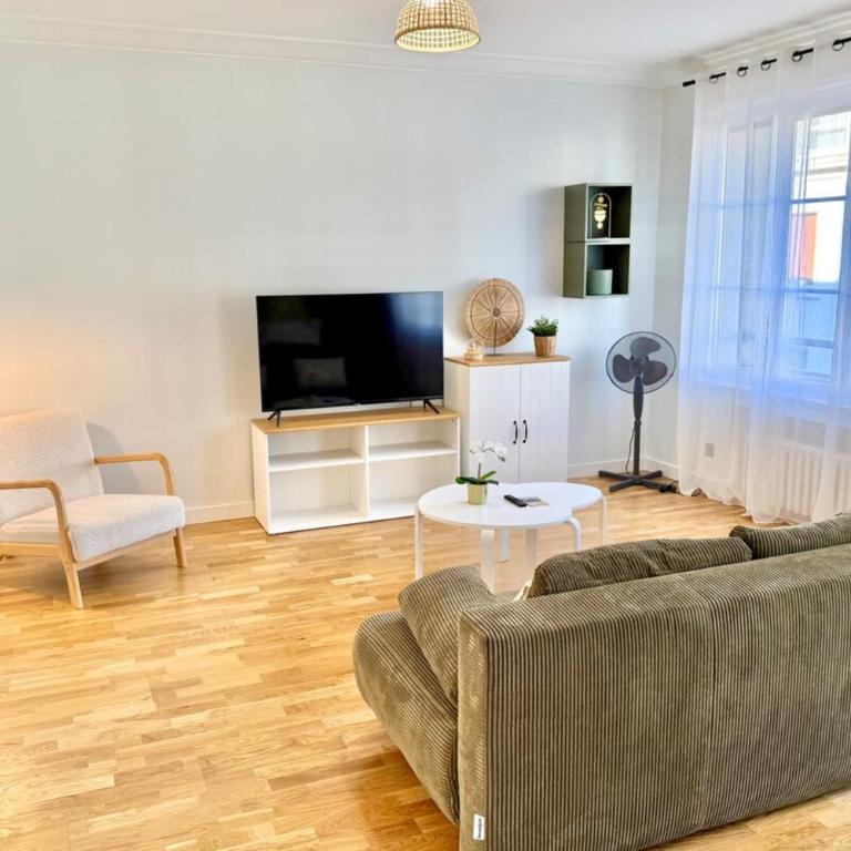 "L'Impressionniste" Spacious 2-Bedroom Apartment Orléans City Center - Apartment - 7