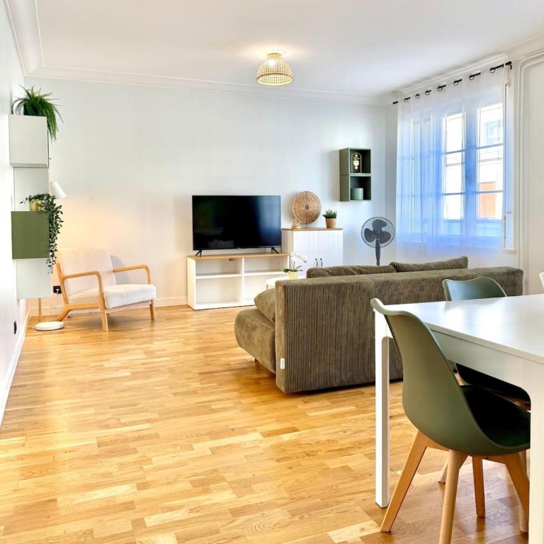 "L'Impressionniste" Spacious 2-Bedroom Apartment Orléans City Center - Apartment - 8