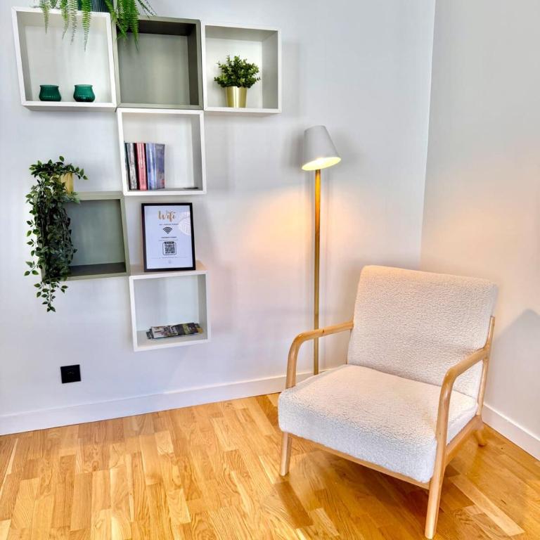 "L'Impressionniste" Spacious 2-Bedroom Apartment Orléans City Center - Apartment - 12
