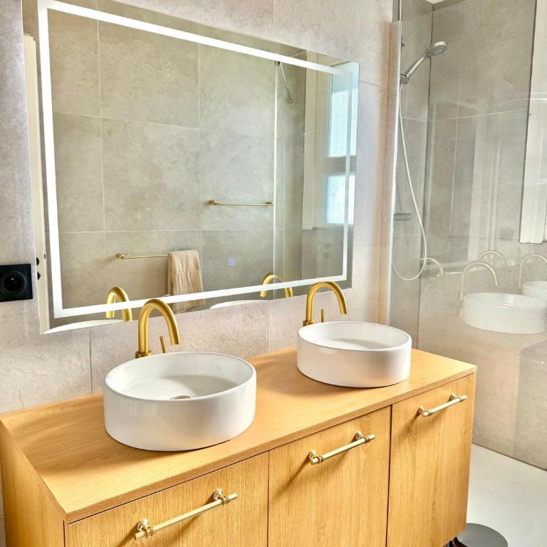 "L'Impressionniste" Spacious 2-Bedroom Apartment Orléans City Center - Apartment - 24