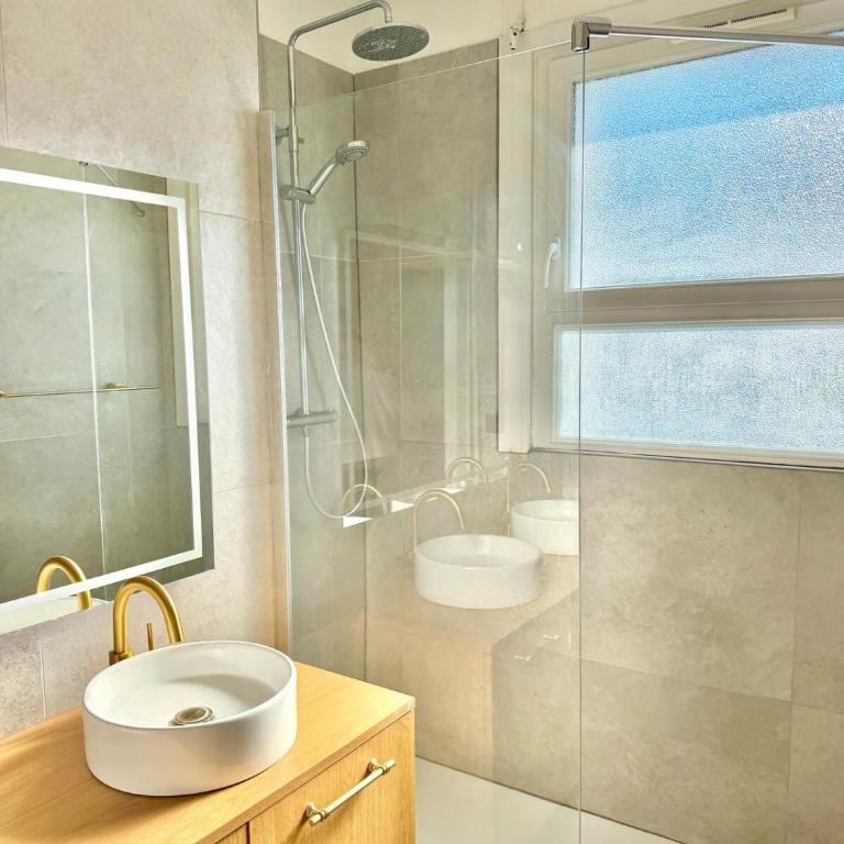 "L'Impressionniste" Spacious 2-Bedroom Apartment Orléans City Center - Apartment - 26